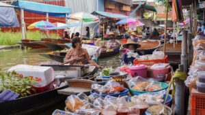 Damnoen Saduak Floating Market